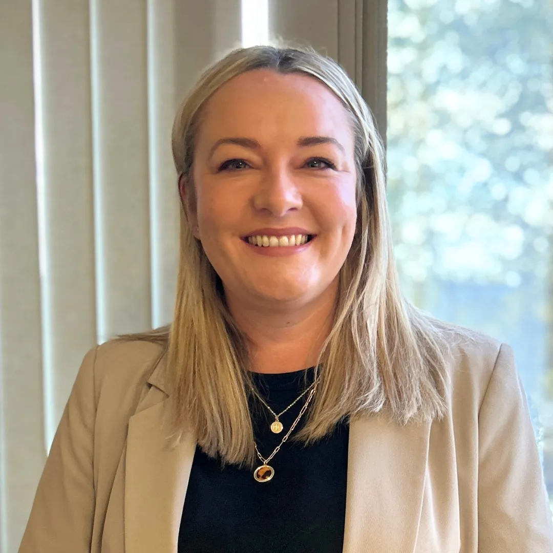 imgi 8 laura h online